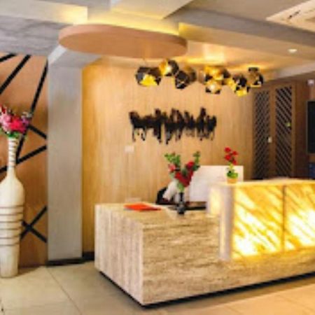 Hotel Raj Inn ブバネーシュワル エクステリア 写真