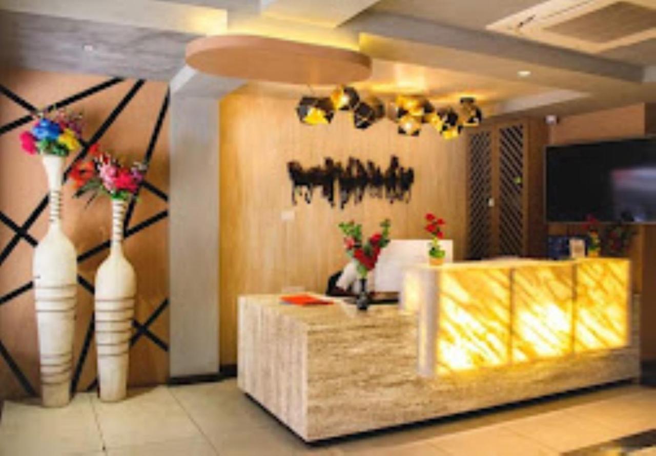 Hotel Raj Inn ブバネーシュワル エクステリア 写真